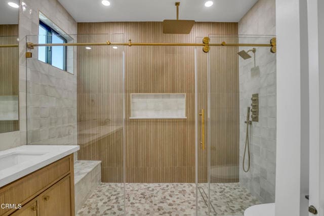 Building Photo - 611 W Claremont St