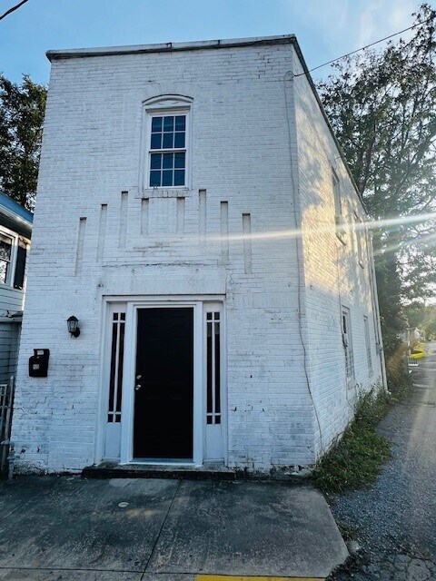 Exterior - 535 W Stephen St