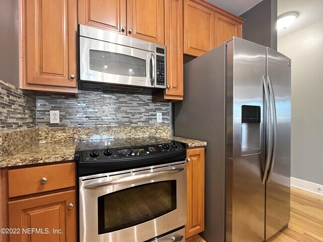 Building Photo - 1661 Riverside Ave