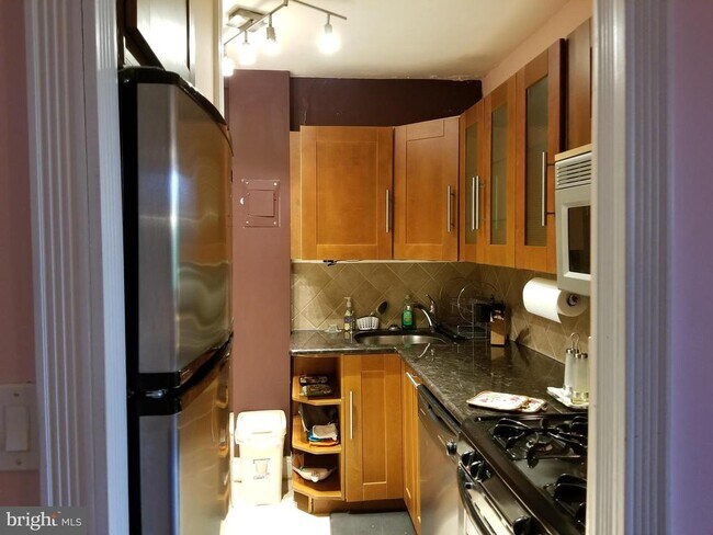 Building Photo - 1011 Arlington Blvd