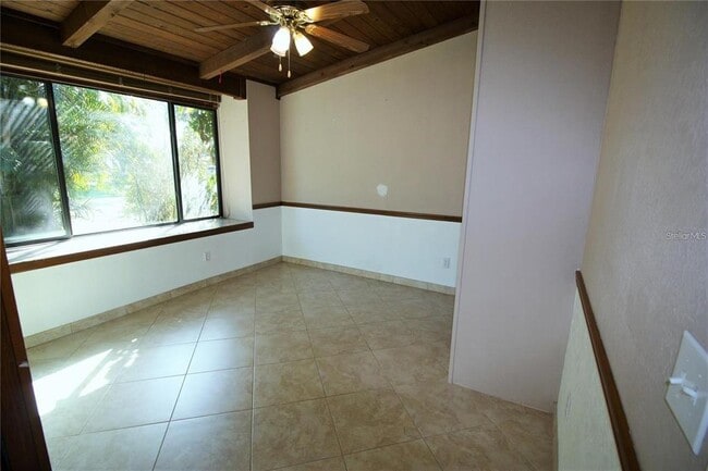 Building Photo - 120 Valmora Dr