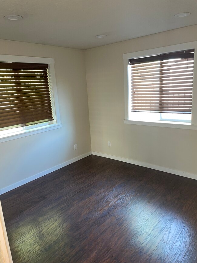 Building Photo - 7005 NE 17th Ave