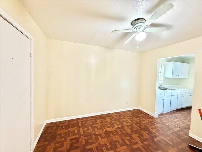Building Photo - 6257 Manor Rd