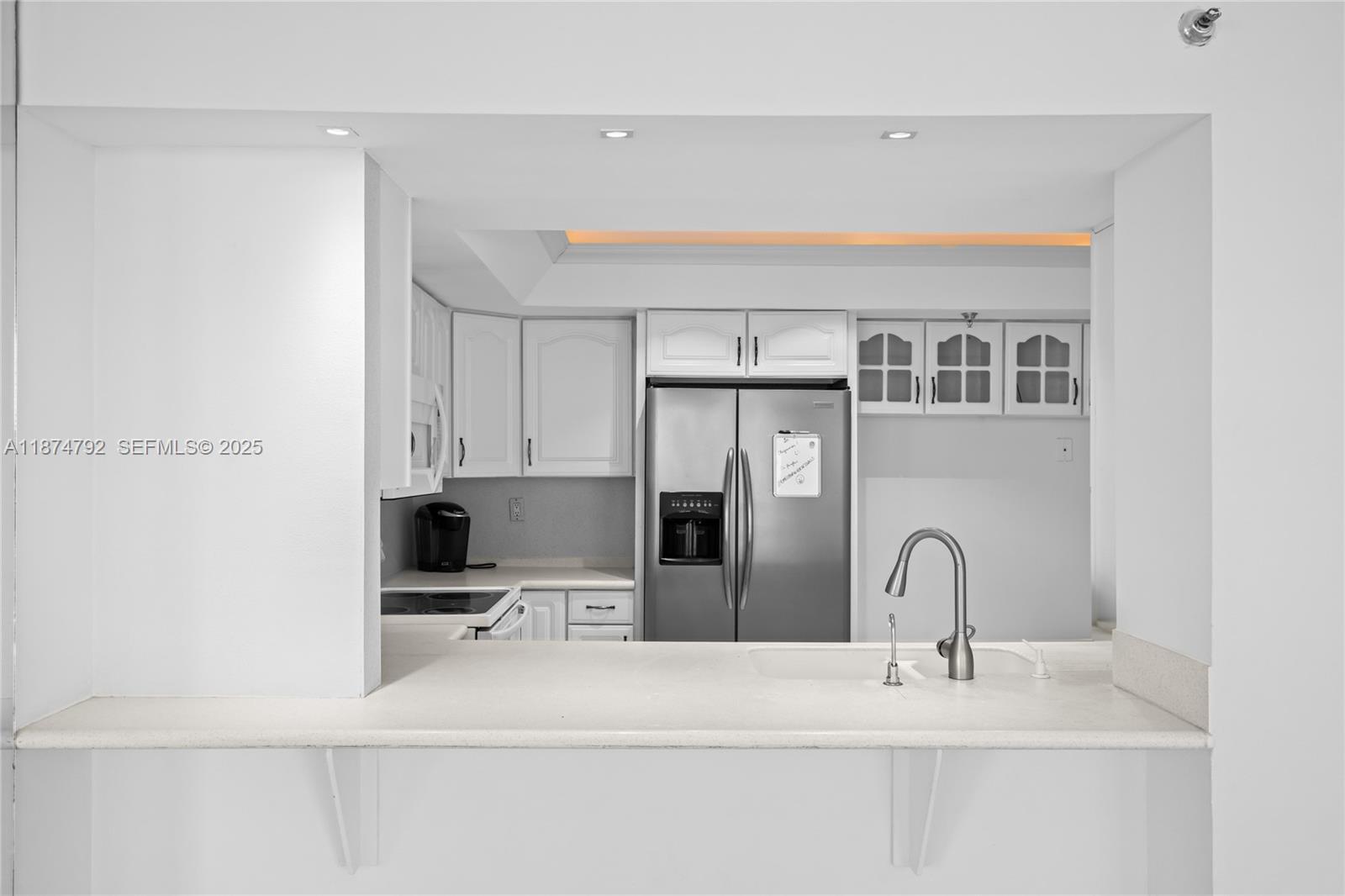 Building Photo - 520 Brickell Key Dr