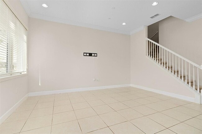 Building Photo - 13813 Benavente Ave