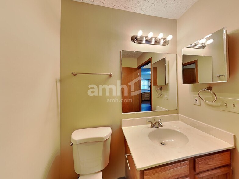 Building Photo - 2545 Willowgate Rd