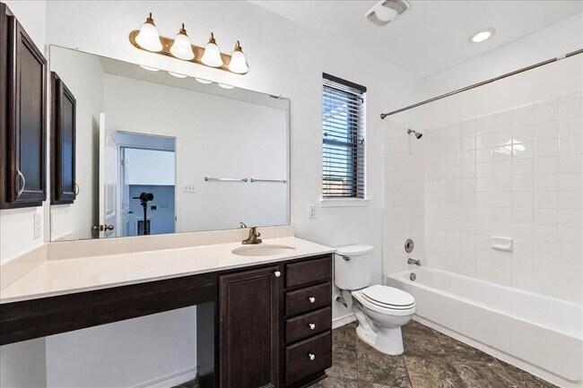 Building Photo - 1020 Clove Hitch Dr