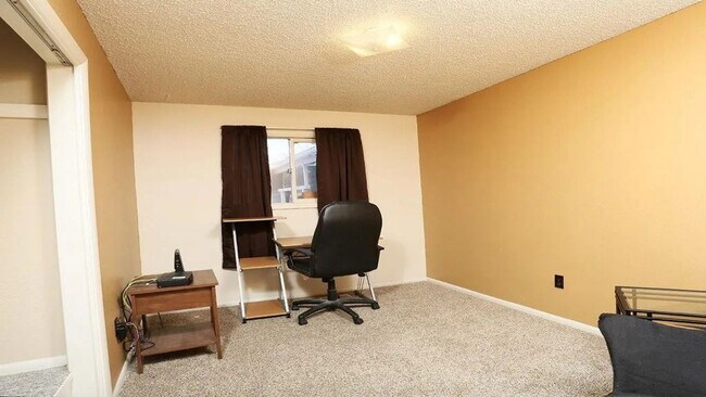 Building Photo - 623 N 16th St