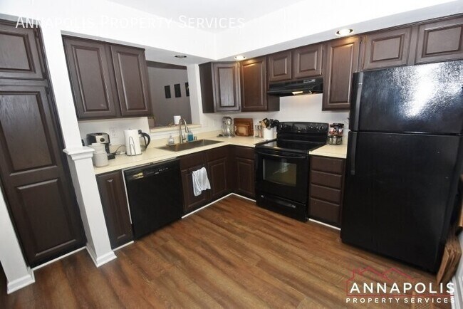 Building Photo - 2110 Commissary Cir