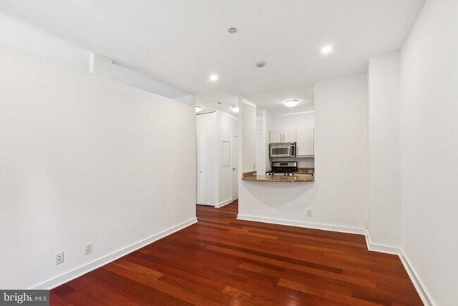 Building Photo - 219 S 18th St