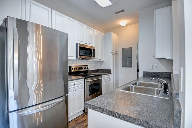 Building Photo - FOR RENT - VIRGINIA BEACH