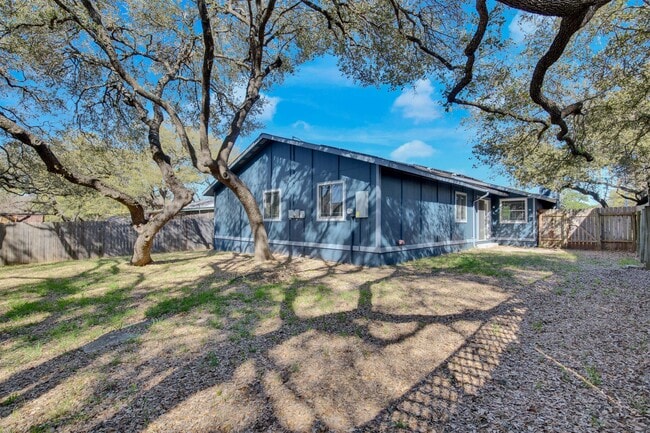 Building Photo - 8002 Croftwood Dr