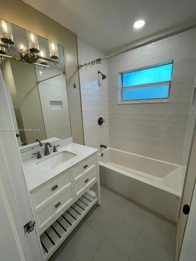 Building Photo - 2818 Bahama Dr