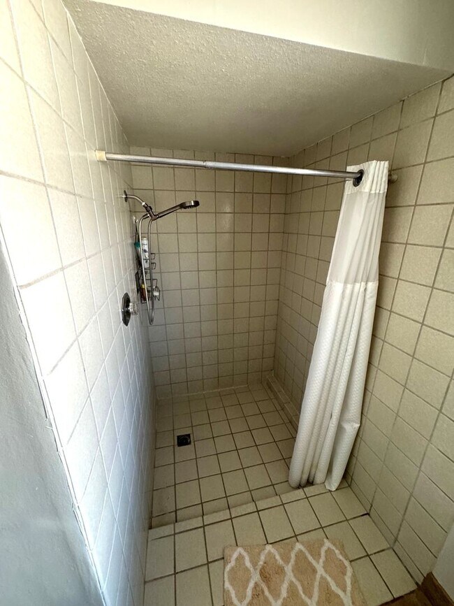 Building Photo - MLCC 3 Bedroom 2 Bath