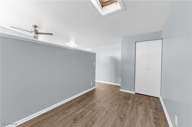 Building Photo - 1041 W 10th St