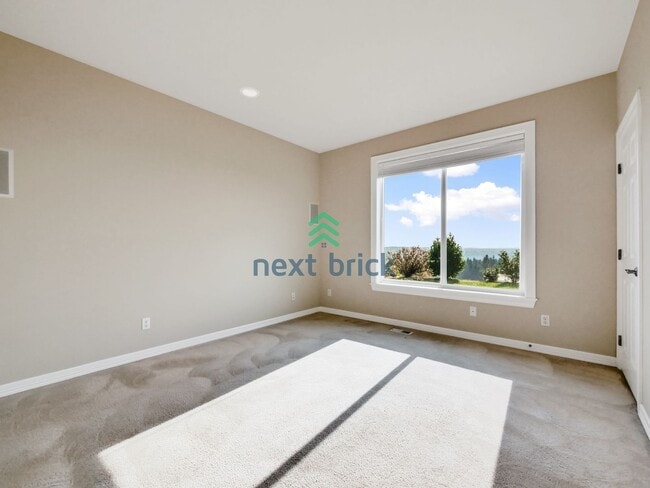 Building Photo - Stunning 4bed/2.5bath Norris Home with a V...
