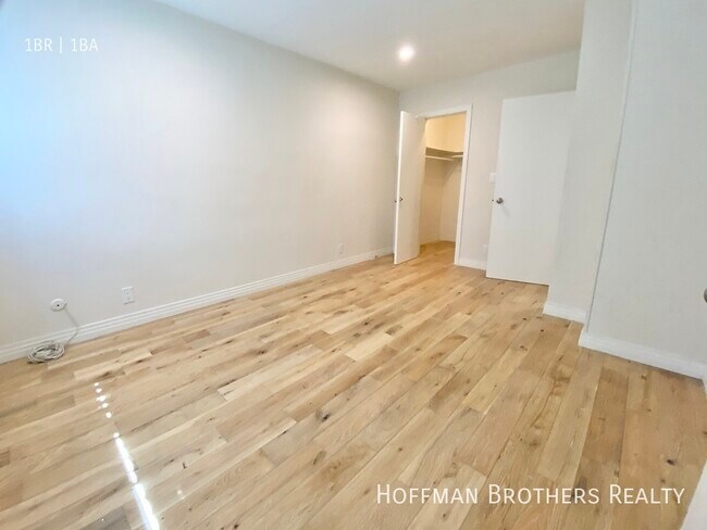 Building Photo - 402 S Berendo St