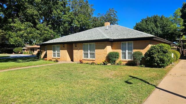 Building Photo - 2418 Helena Cir