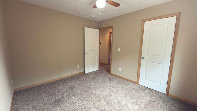 Building Photo - 355 SW Kalmia Ave