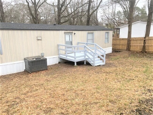 Building Photo - Matthews - 100% Remodeled, 2 Bedroom Home!