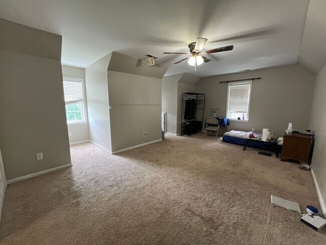 Building Photo - Charming Home in Country Club Hills – Ideal Location & Spacious Living