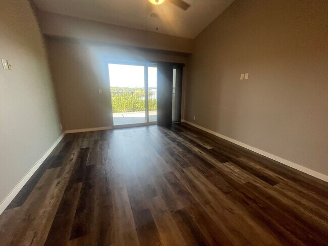 Building Photo - Lake View Apartment on Table Rock Lake in ...