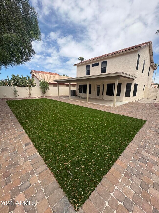 Building Photo - 2370 S Apache Dr