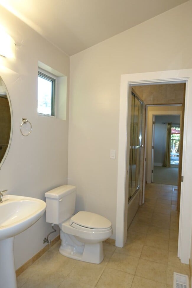 Building Photo - GREAT North Los Altos Home, large rooms, v...