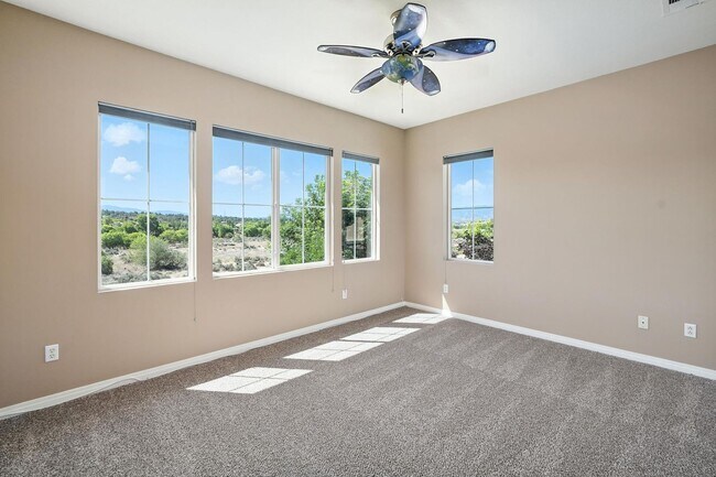 Building Photo - GORGEOUS 4+3 in Copperhill Area