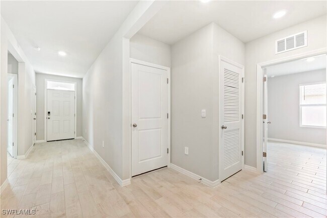 Building Photo - 3021 N Lakewood Rd