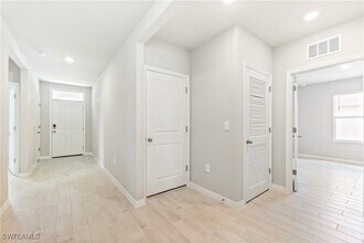 Building Photo - 3021 N Lakewood Rd