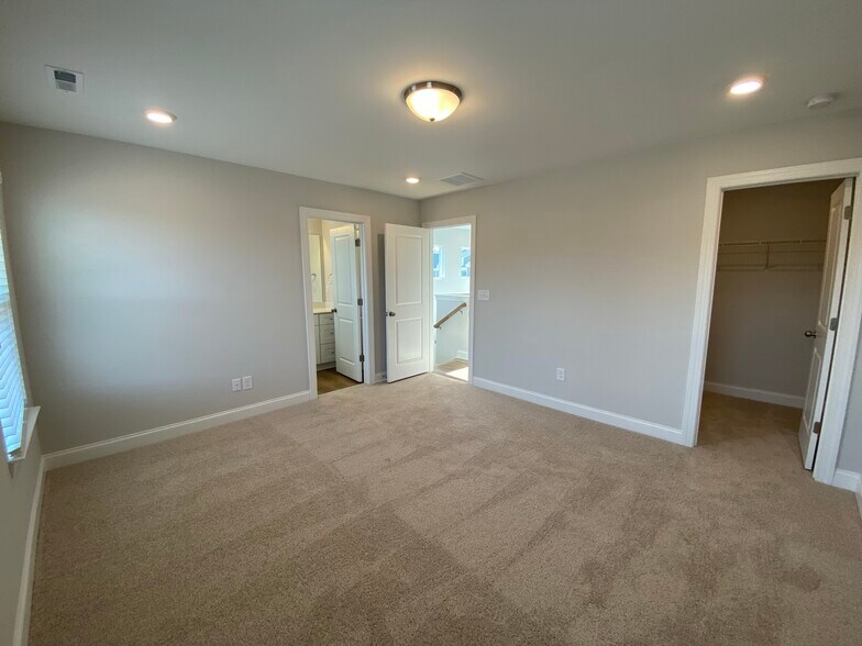 Building Photo - 5535 Stafford Rd