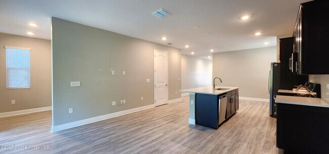 Building Photo - 3948 Southern Vis Lp