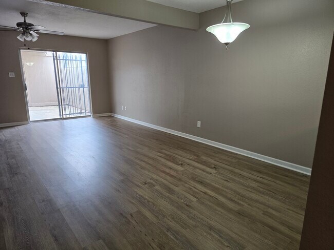 Building Photo - 8912 Glacier Ave