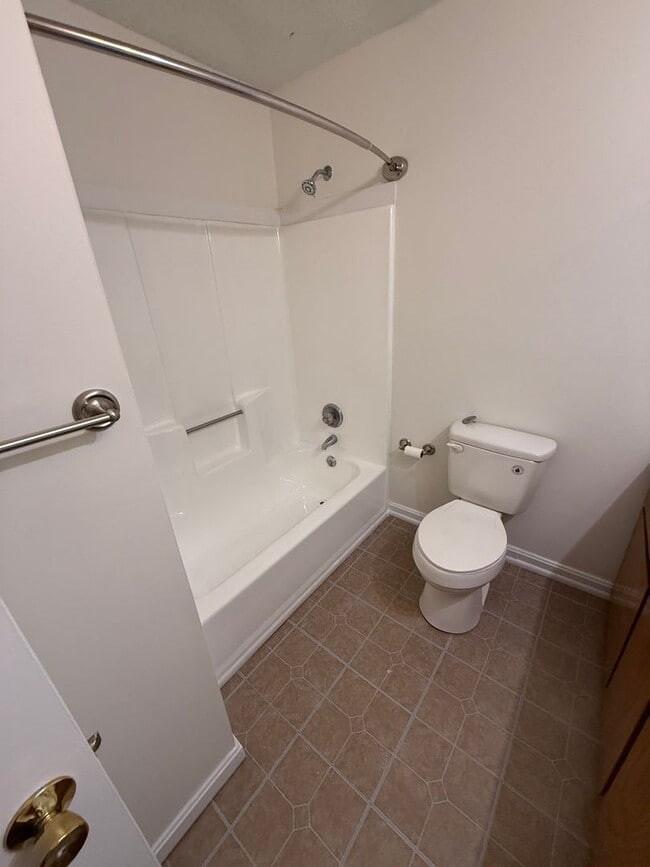 Building Photo - Whimsical in Lake Wildwood