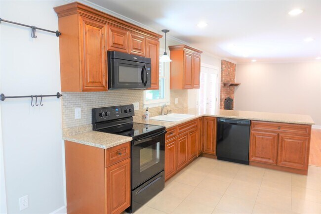 Building Photo - 115 Konnarock Cir
