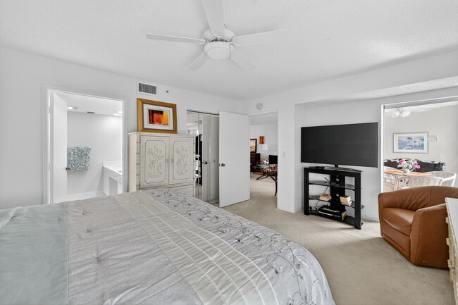 Building Photo - 14095 Royal Vista Dr