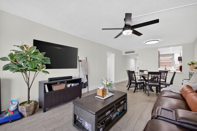 Building Photo - 9480 Tangerine Pl