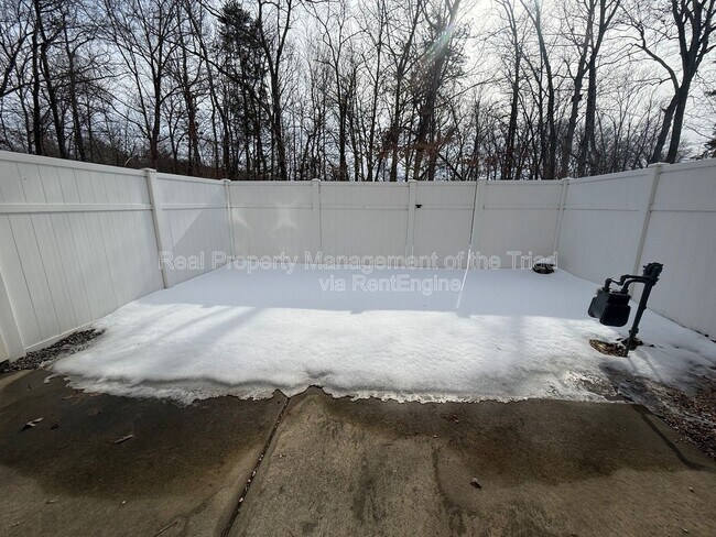 Building Photo - 6519 Ashebrooke Dr