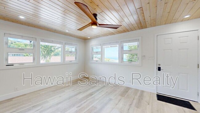 Building Photo - 4566 Sierra Dr