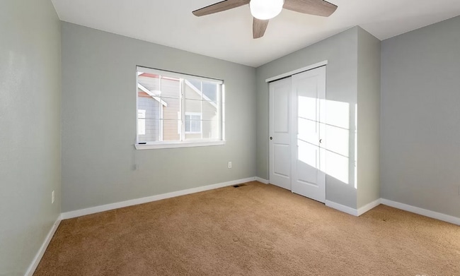 Building Photo - Lovely 2 bedroom, 3 bathroom townhome! Poo...