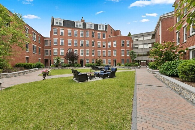 Building Photo - 47 Harvard St