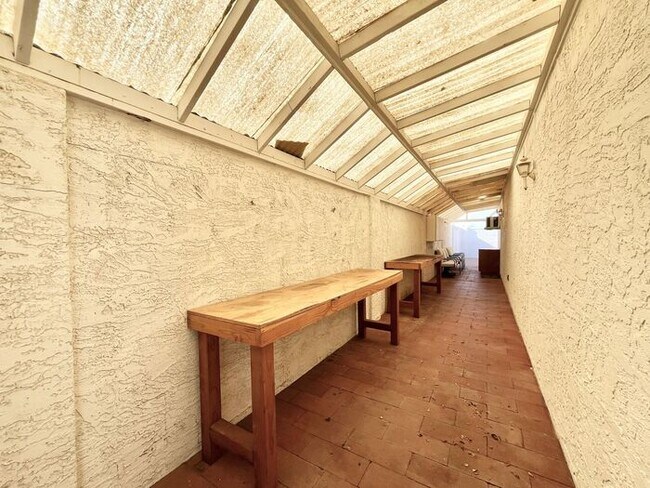 Building Photo - 3 Bd 3 Ba + Office + Den + Arizona Room!