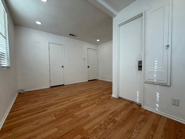 Building Photo - 6054 Colfax Ave