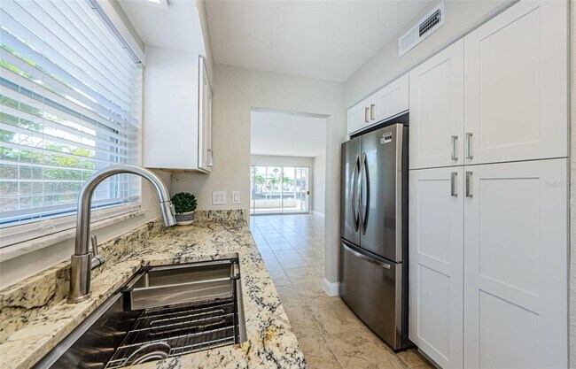 Building Photo - 2186 Edythe Dr