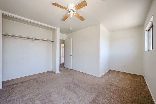Building Photo - 11816 W Rosewood Dr
