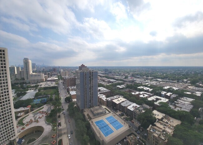 Building Photo - 5415 N Sheridan Rd