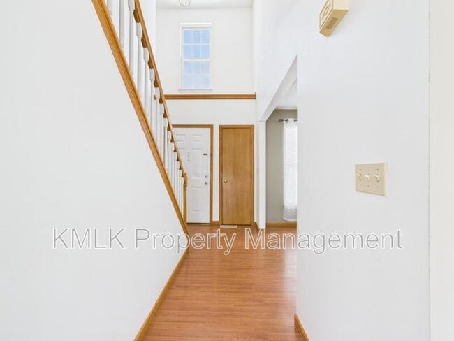 Building Photo - 411 Treeview Dr