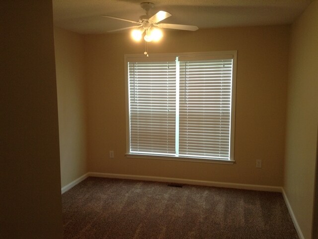 Building Photo - 976 Scottland Dr