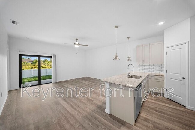 Building Photo - 26483 Sandhill Blvd